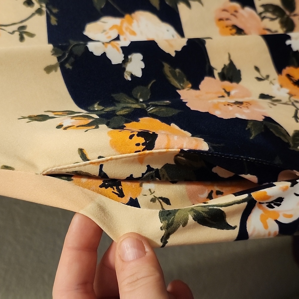 Midi Dress with pockets Size MEDIUM - Picture 2 of 4